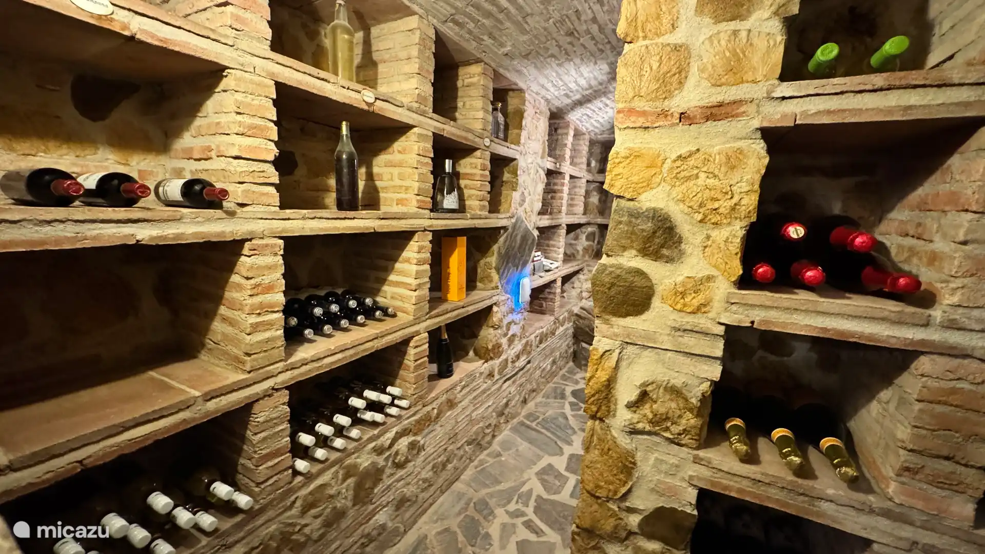 Unser Weinkeller. Leider ist es für unsere Gäste nicht zugänglich....