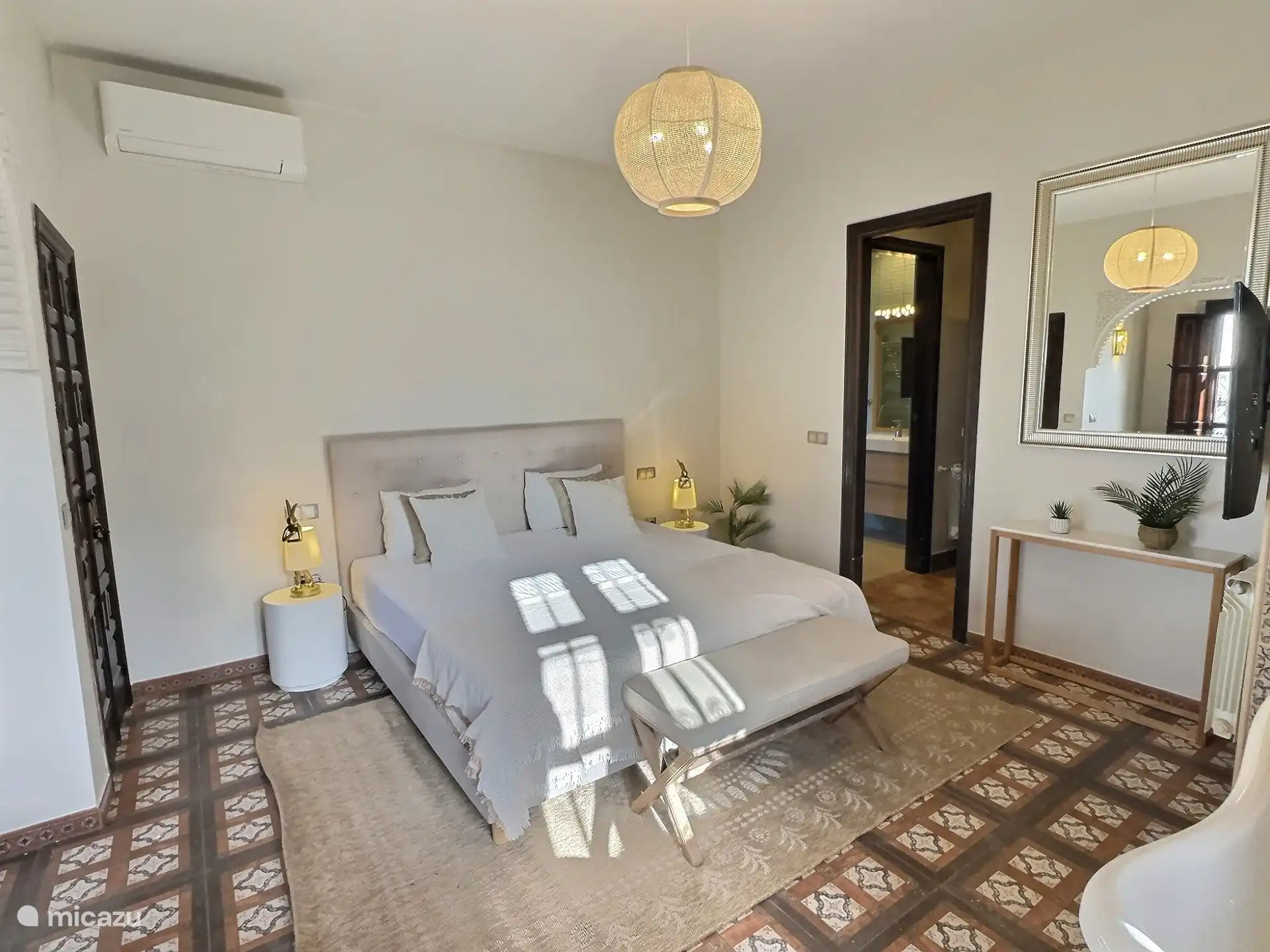 Die Suite mit Queensize-Bett.