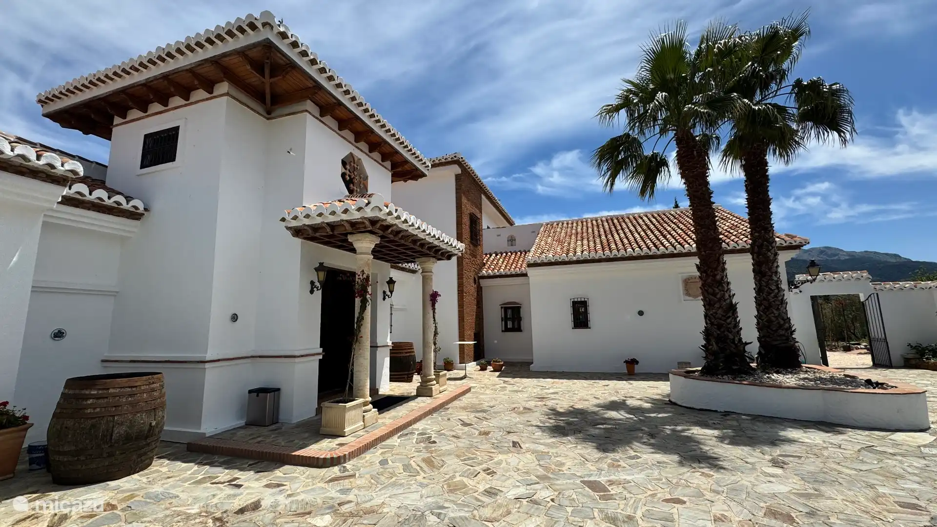 Der Innenhof mit Haupteingang.