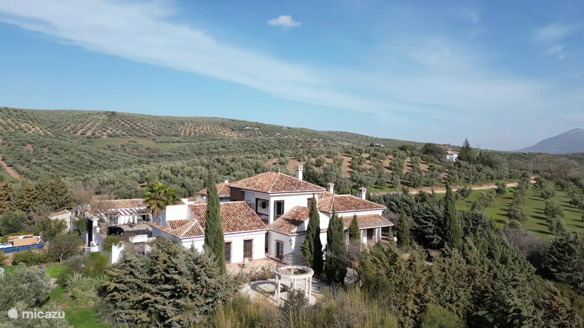 Die Finca inmitten der Olivenhaine.