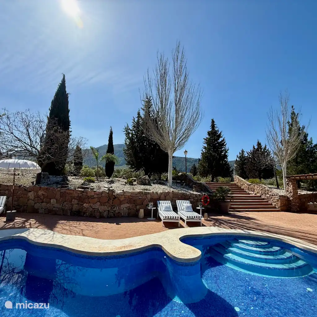 Luxe ruime finca, 30 min van Malaga