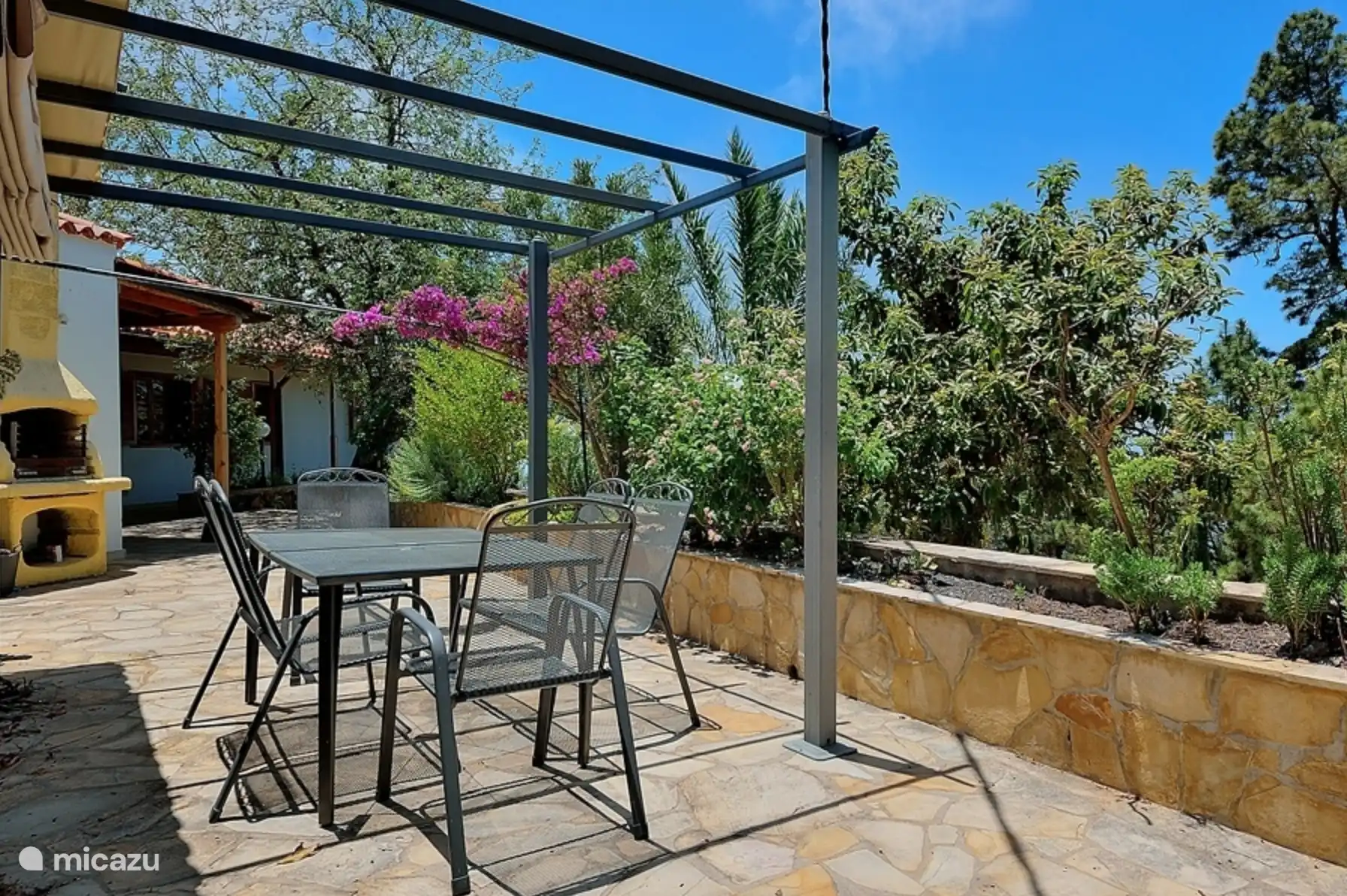 Mit köstlichen Terrassen.