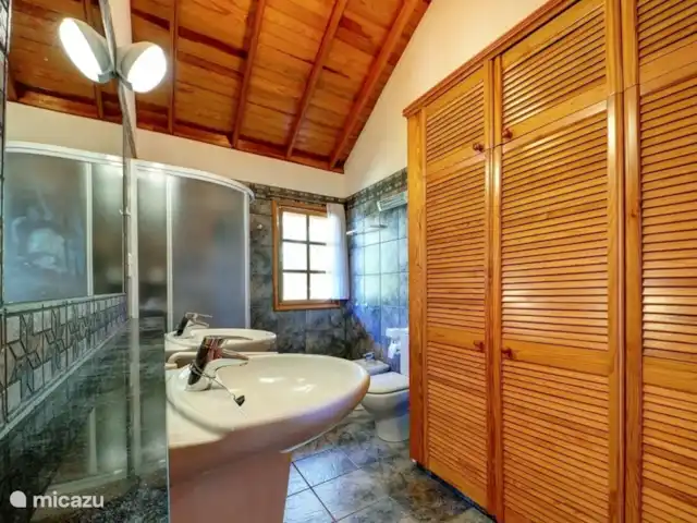 Finca Tijarafe | Espagne, La Palma, Tijarafe - villa Une double vasque pour beaucoup de confort.