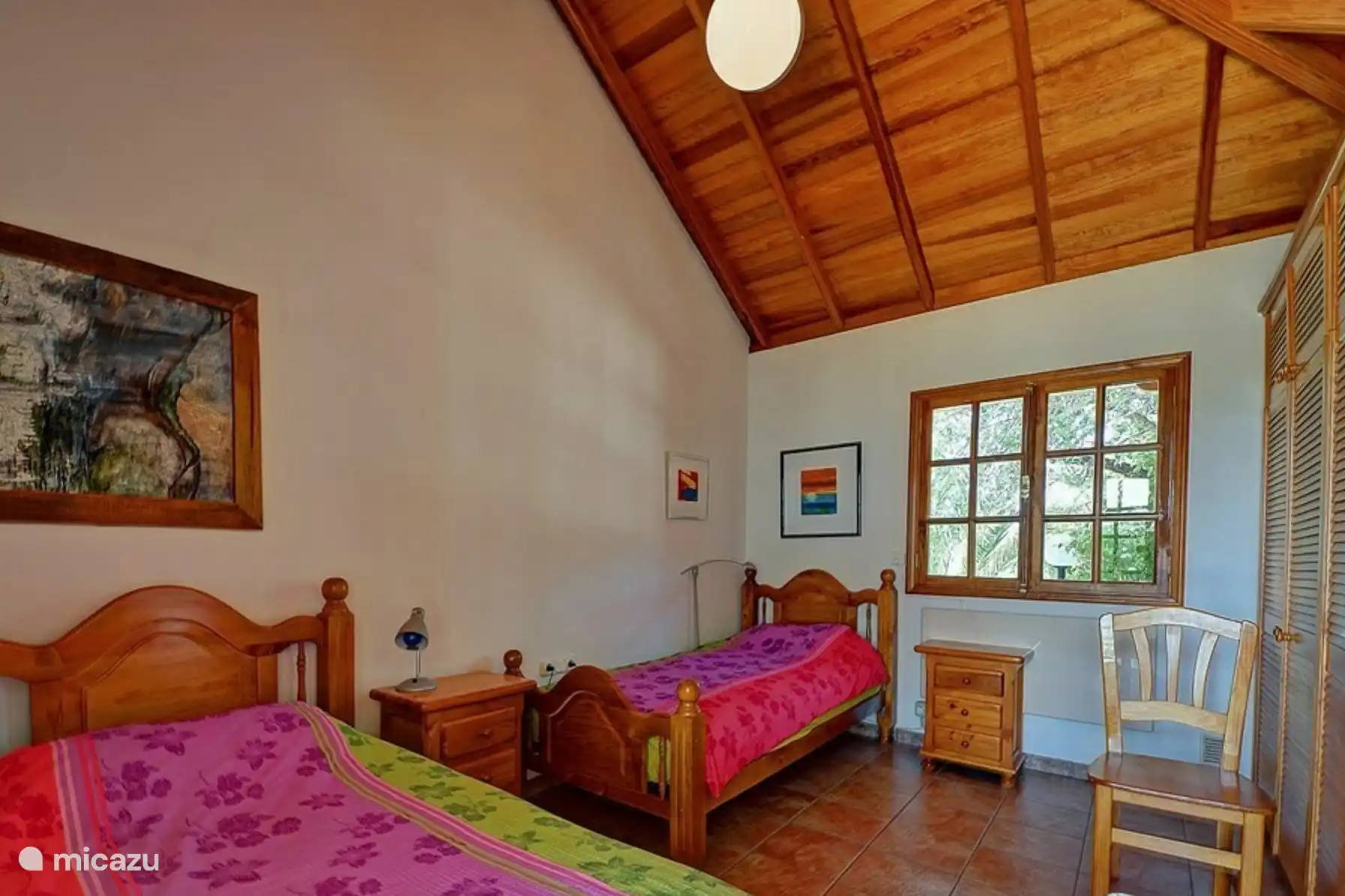 Schlafzimmer 2 mit zwei Einzelbetten.