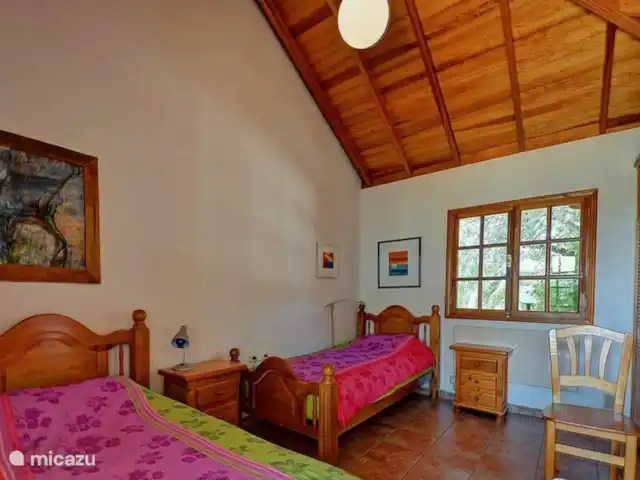 Finca Tijarafe | Espagne, La Palma, Tijarafe - villa Chambre 2 avec deux lits simples.