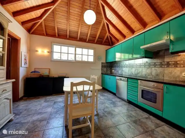 Finca Tijarafe | Espagne, La Palma, Tijarafe - villa La cuisine est équipée d’une autre table à manger.