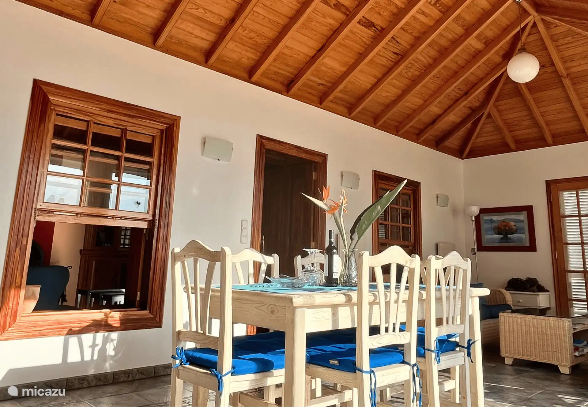 Ein gemütlicher Ort für ein leckeres Abendessen.