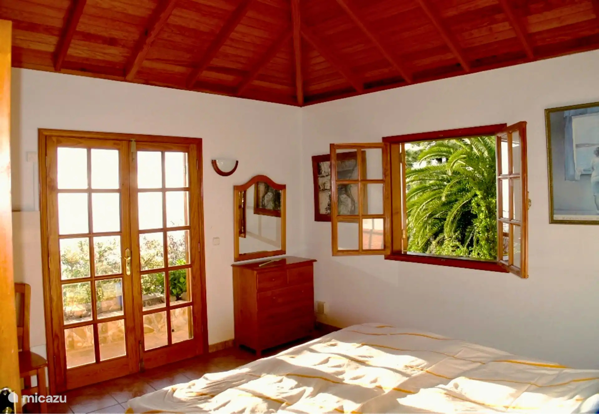 Schlafzimmer 1 mit einem Doppelbett.