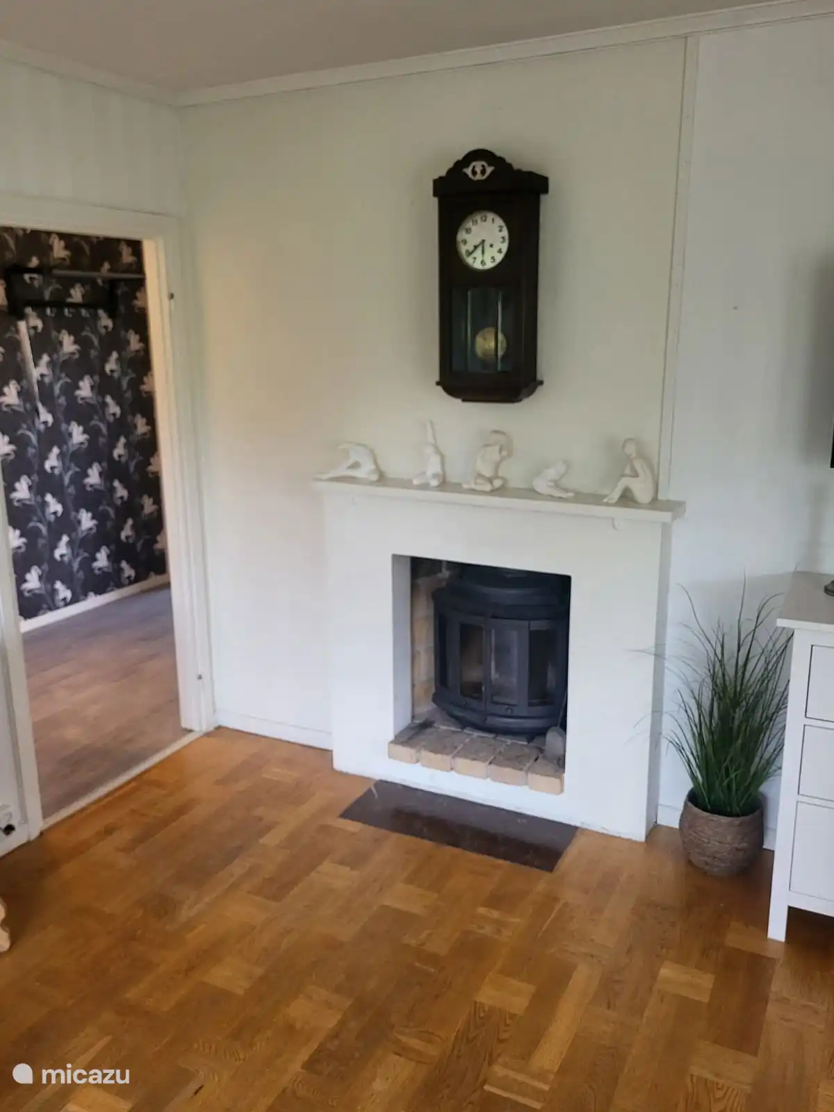 Wohnzimmer Erdgeschoss mit Kaminofen für die kalten Tage