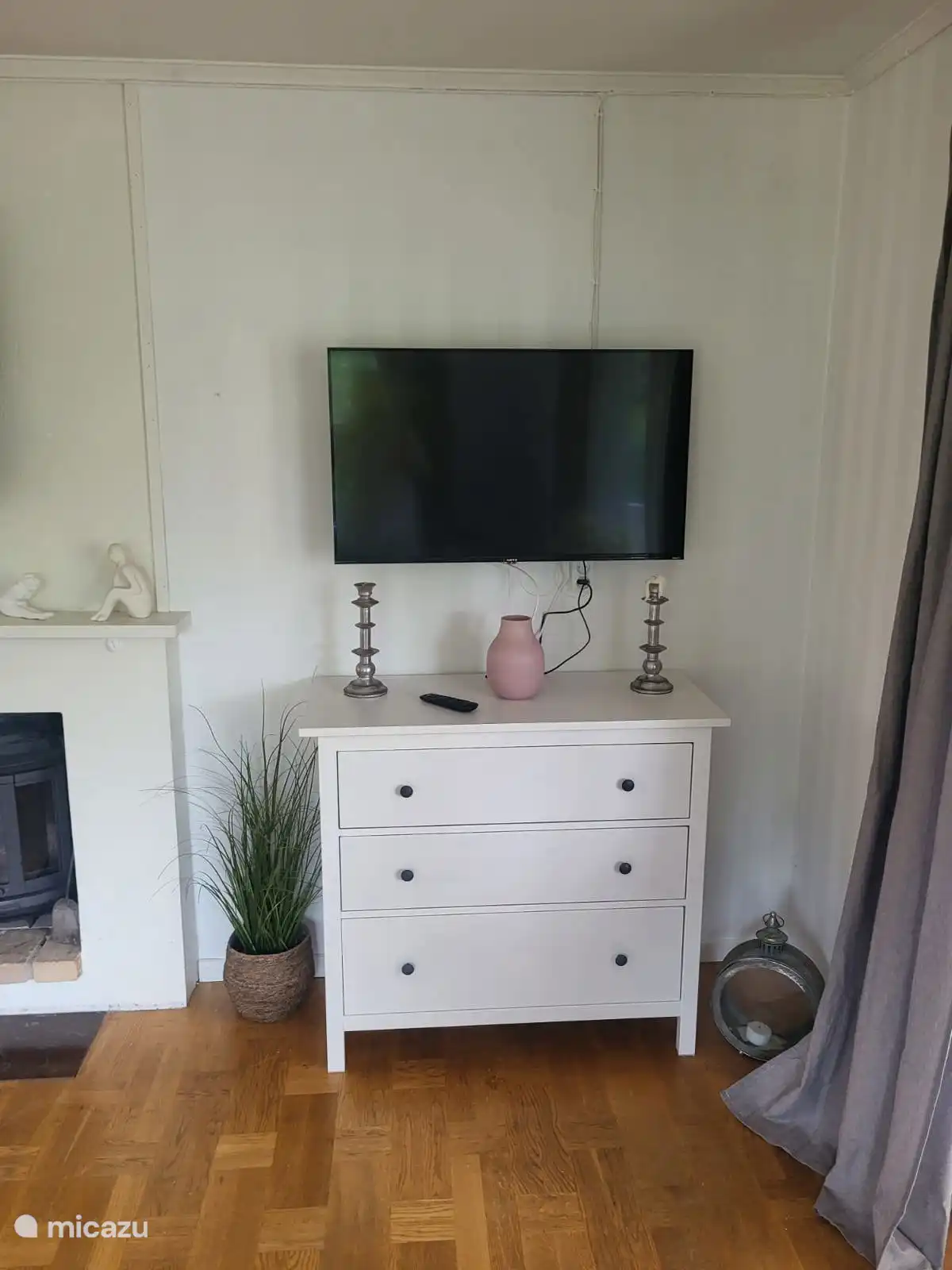 Wohnzimmer Erdgeschoss , TV mit deutschen und schwedischen Programmen