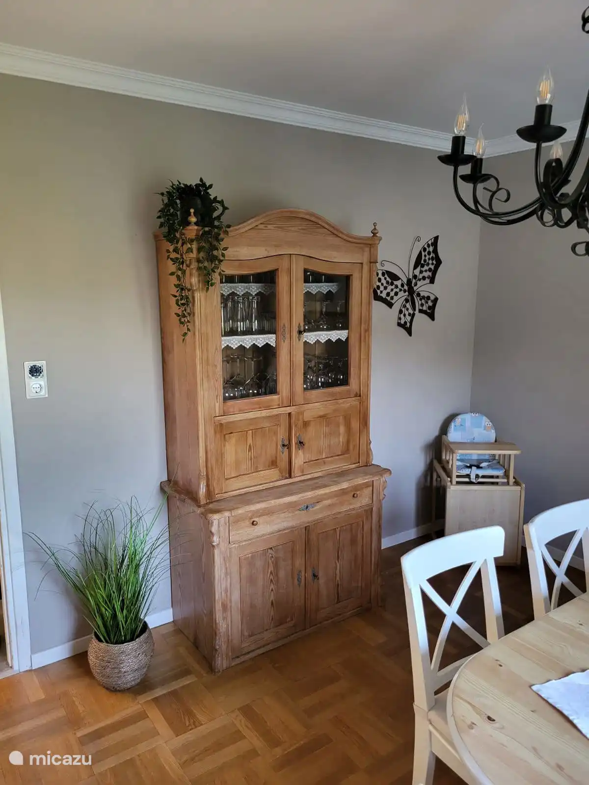 Esszimmer Erdgeschoss , Hochstuhl , Gläser für jeden Anlass, Brettspiele