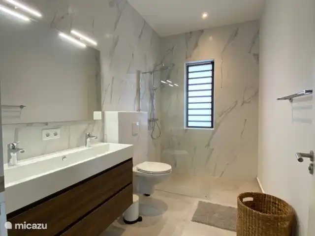 Location de Vacances Curaçao, Curaçao-Centre, Blue Bay, appartement - Penthouse La Brise 30 2ème salle de bain