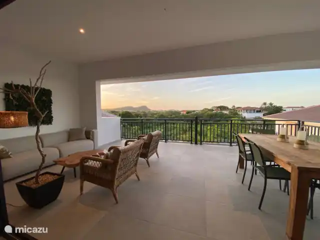 Location de Vacances Curaçao, Curaçao-Centre, Blue Bay, appartement - Penthouse La Brise 30 Terrasse très spacieuse, avec de belles vues