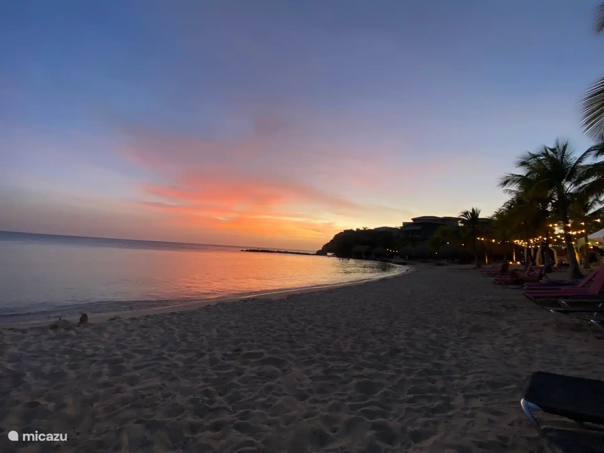 Plage de Blue Bay, ouverte 24h/24 et 7j/7. Entrée gratuite pour nos clients 