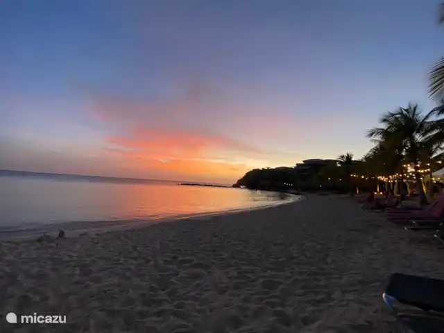 Location de Vacances Curaçao, Curaçao-Centre, Blue Bay, appartement - Penthouse La Brise 30 Plage de Blue Bay, ouverte 24h/24 et 7j/7. Entrée gratuite pour nos clients