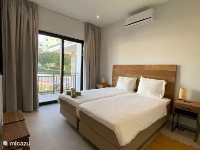 Location de Vacances Curaçao, Curaçao-Centre, Blue Bay, appartement - Penthouse La Brise 30 3e chambre avec portes-fenêtres donnant sur la terrasse