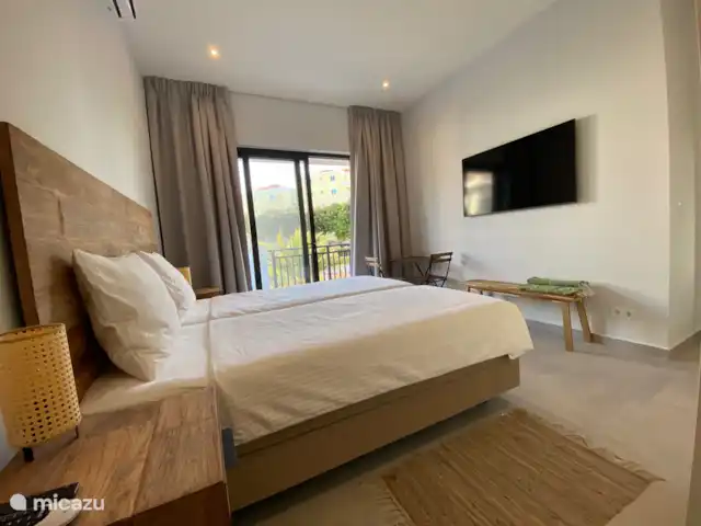 Location de Vacances Curaçao, Curaçao-Centre, Blue Bay, appartement - Penthouse La Brise 30 2e chambre avec portes-fenêtres donnant sur la terrasse