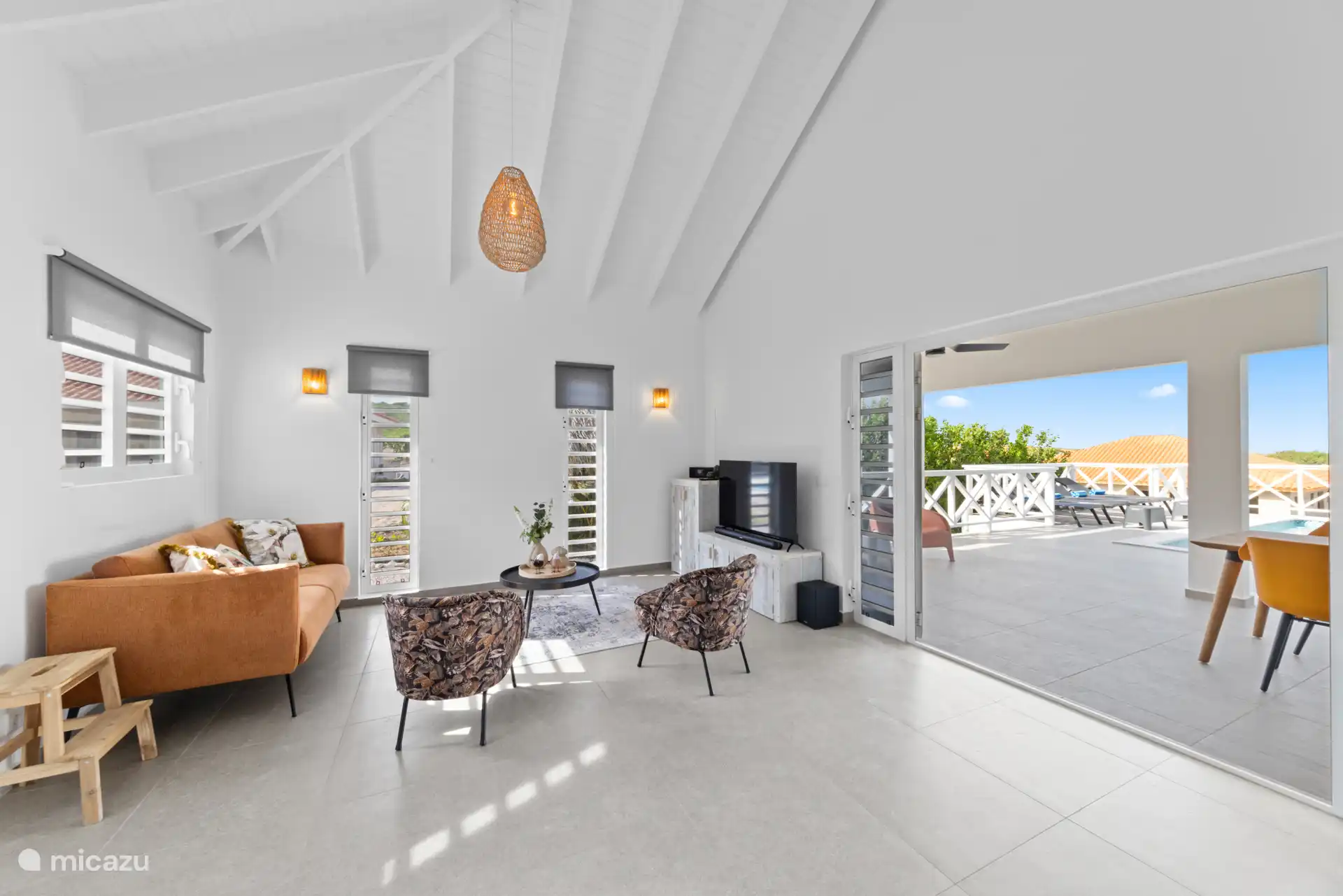 You also have a beautiful view from the inside of the house through the patio doors. Indoors flow seamlessly into the outdoors