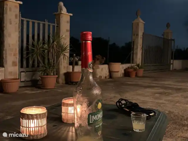 Casa di Torba Bianca | Italie, Pouilles (Puglia), San Vito dei Normanni - maison de vacances Le soir, il est merveilleux de s’asseoir dehors et de profiter du silence absolu. Notre maison est située sur un chemin privé donc il n’y a pas de nuisance de la part des passants.
