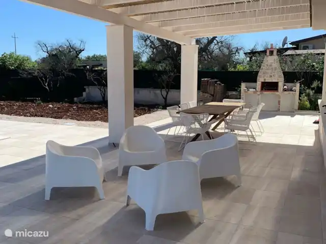 Casa di Torba Bianca | Italie, Pouilles (Puglia), San Vito dei Normanni - maison de vacances La nouvelle véranda avec barbecue et cuisine extérieure, un endroit merveilleux pour se détendre