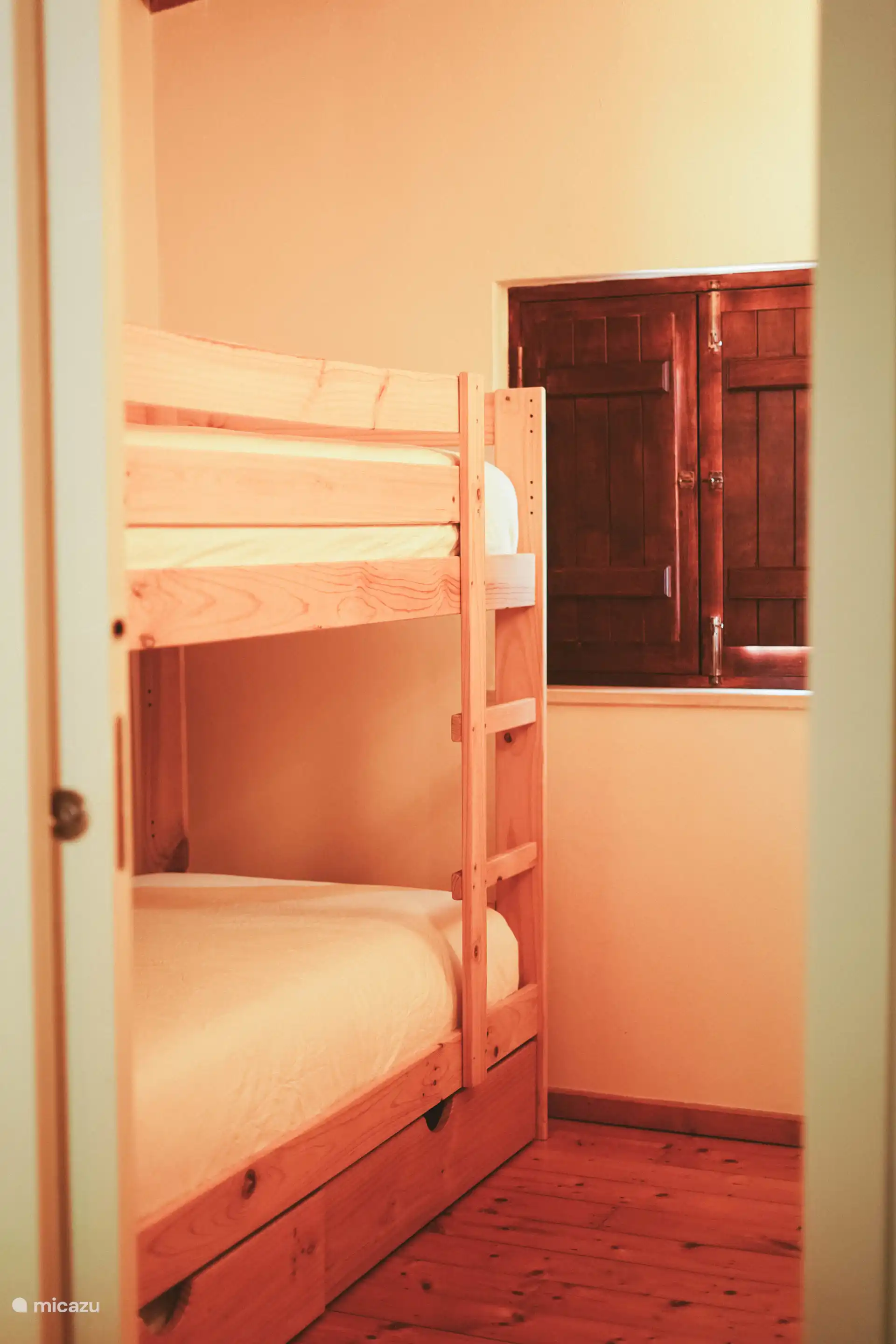 Chambre 3 (attenante à la chambre 2) Lits superposés