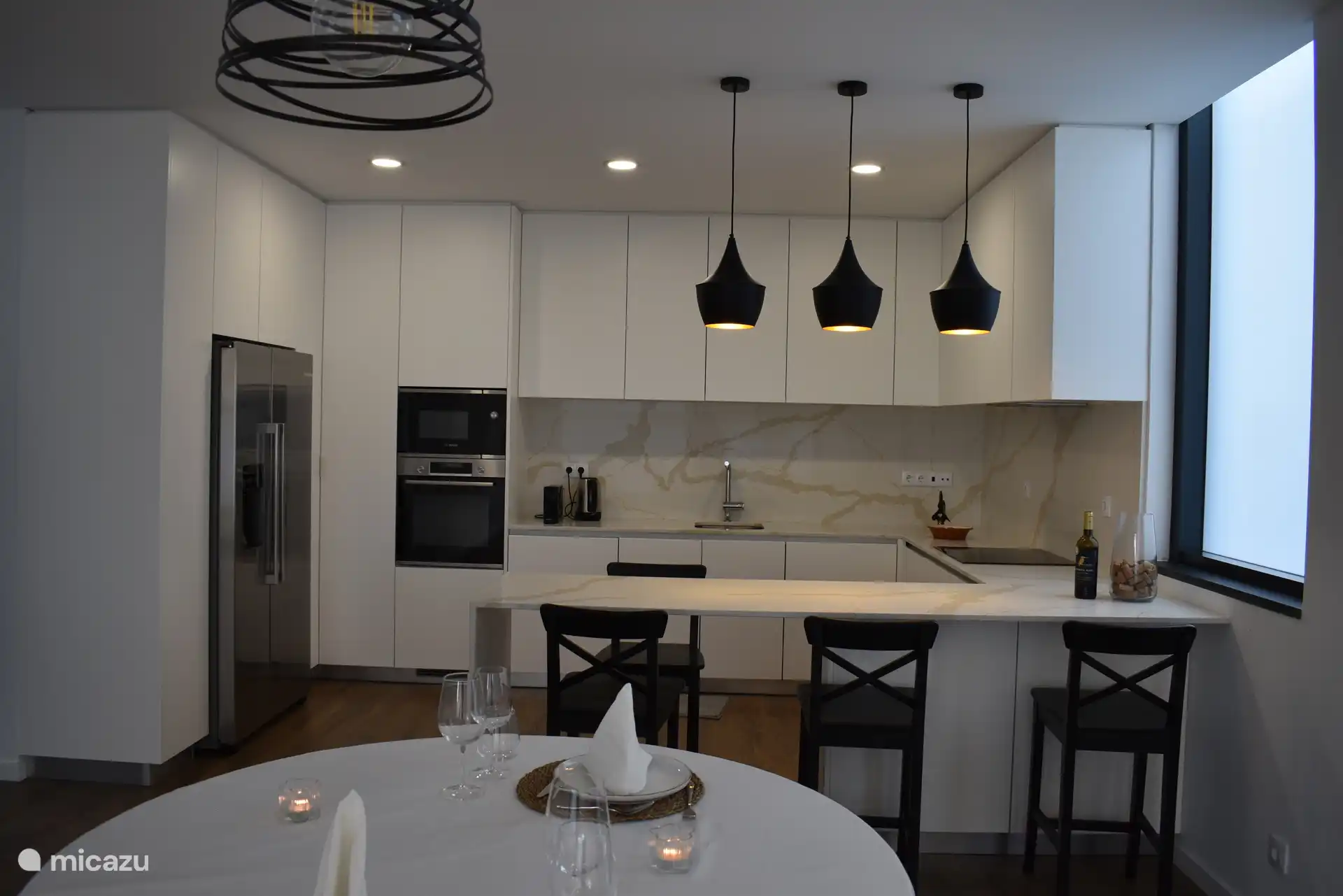 Cuisine et salle à manger au rez-de-chaussée