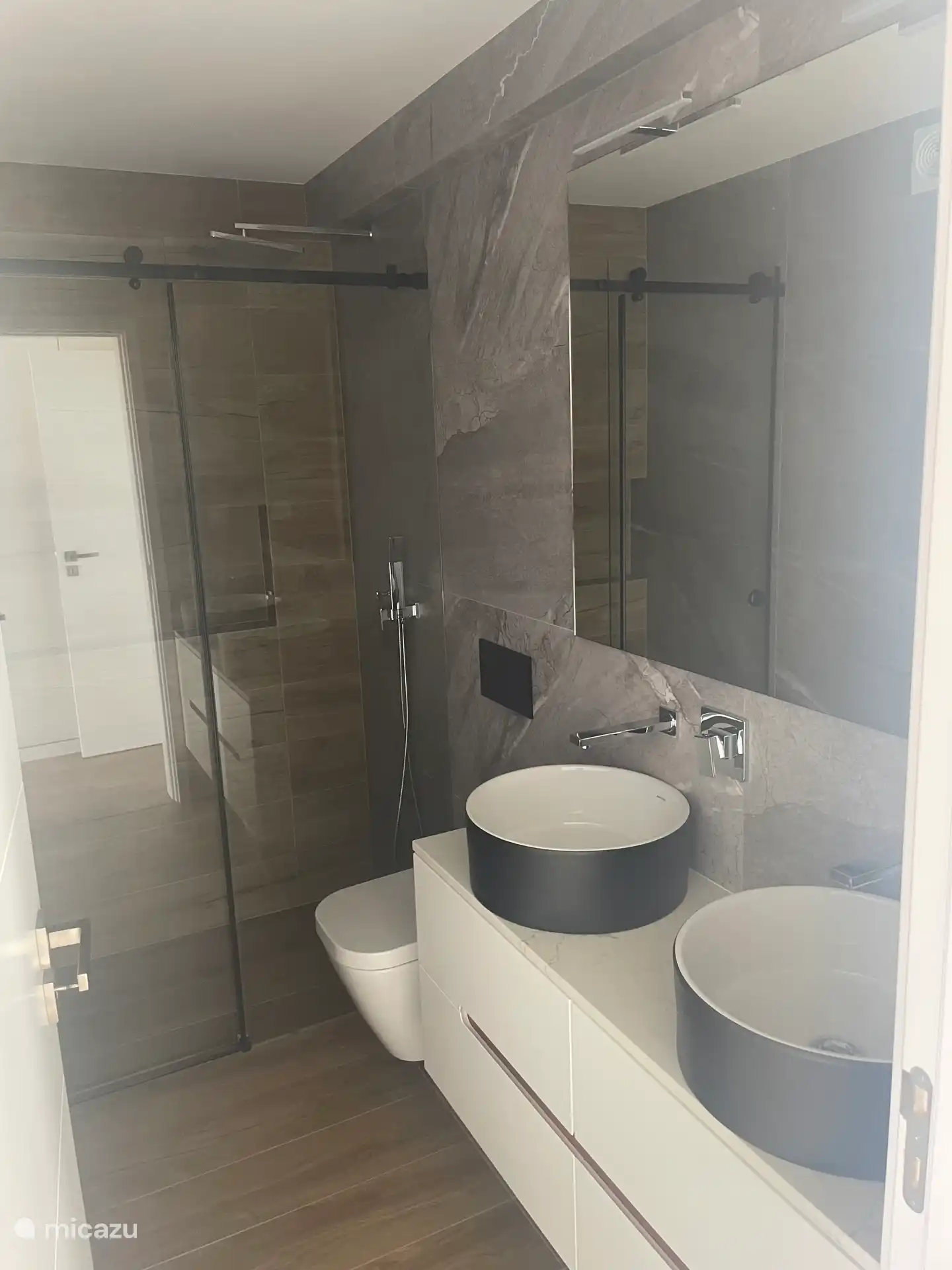 Salle de bain au rez-de-chaussée