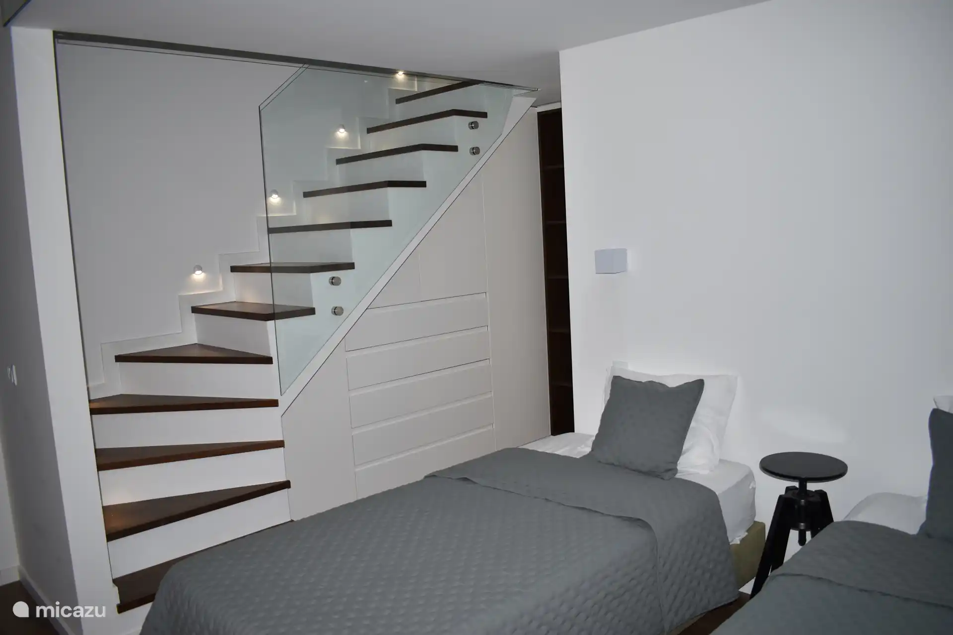 Chambre 2e étage avec accès à l’étage supérieur