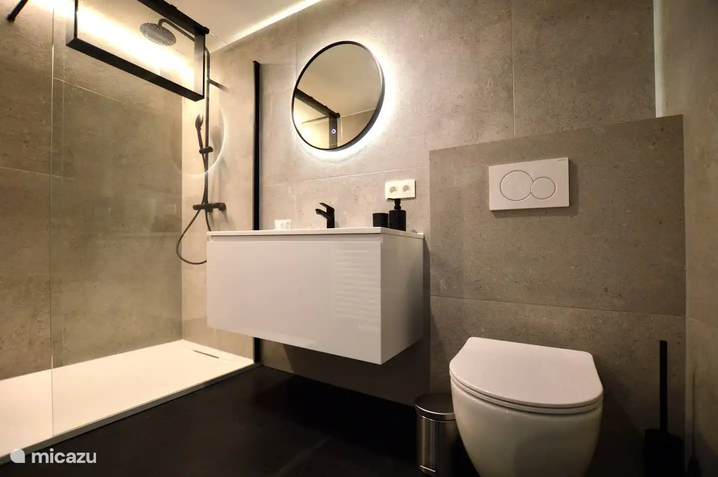 Baño con todas las comodidades