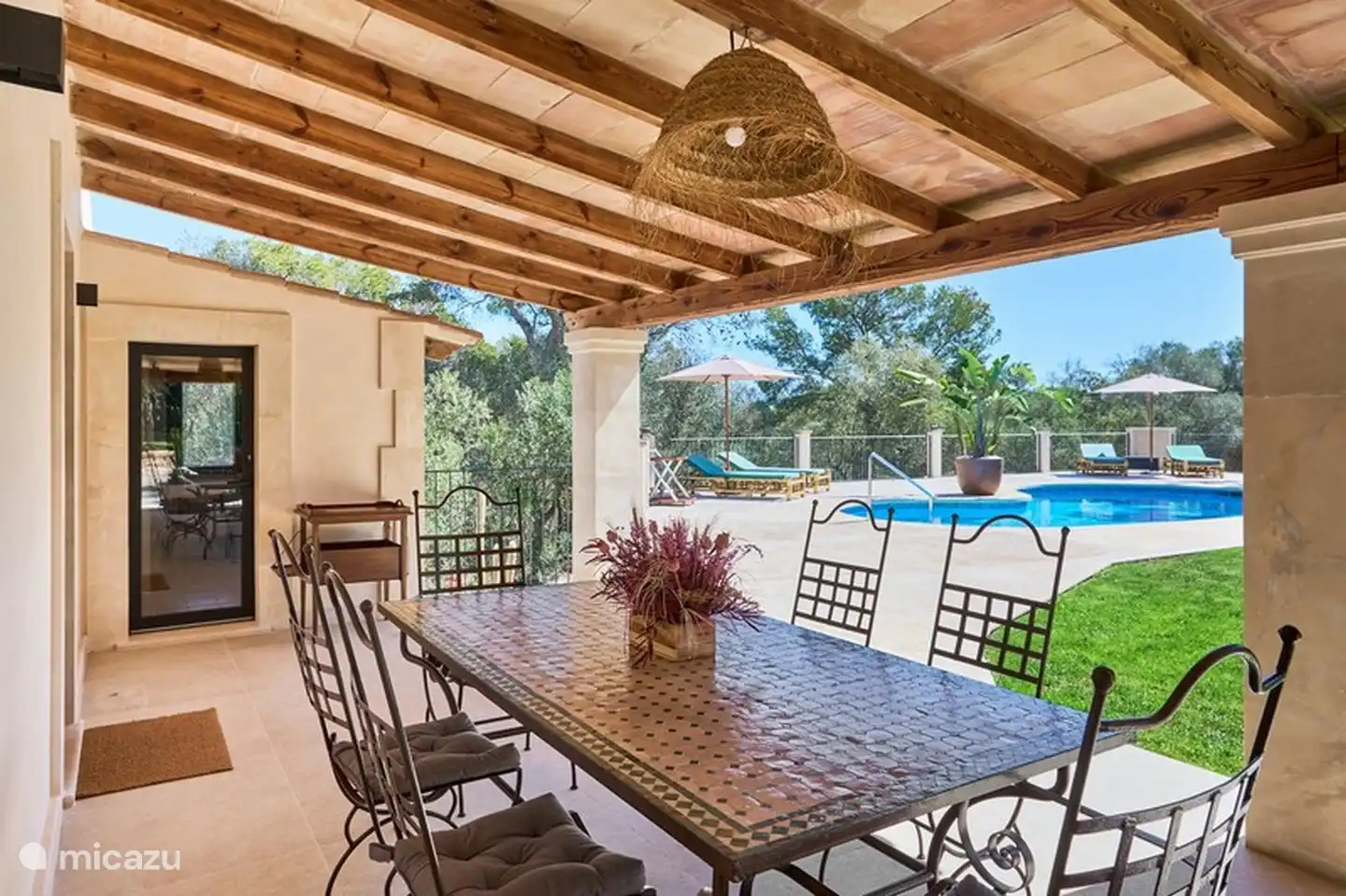 Esstisch für den Außenbereich