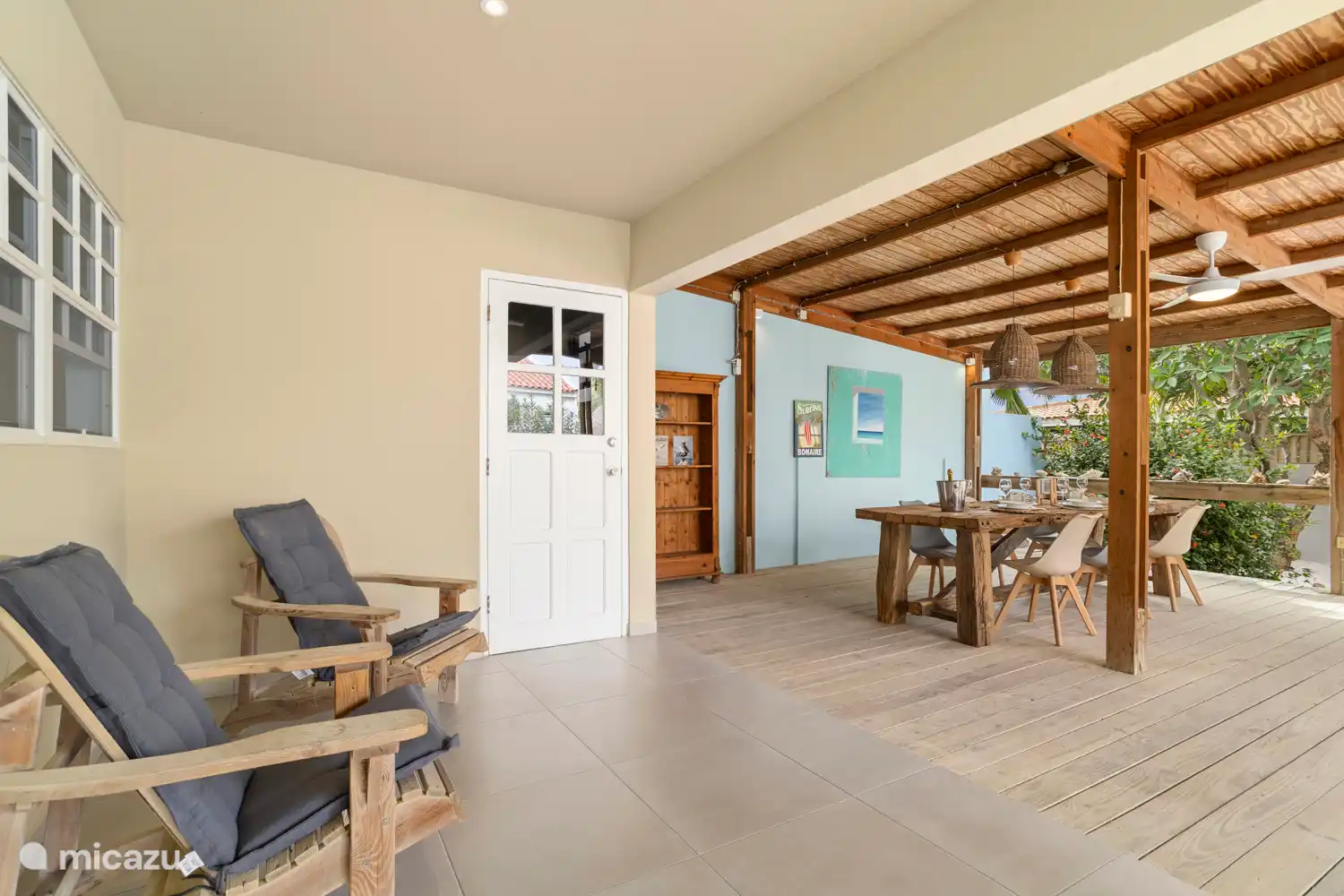 Veranda met deur naar washok/berging