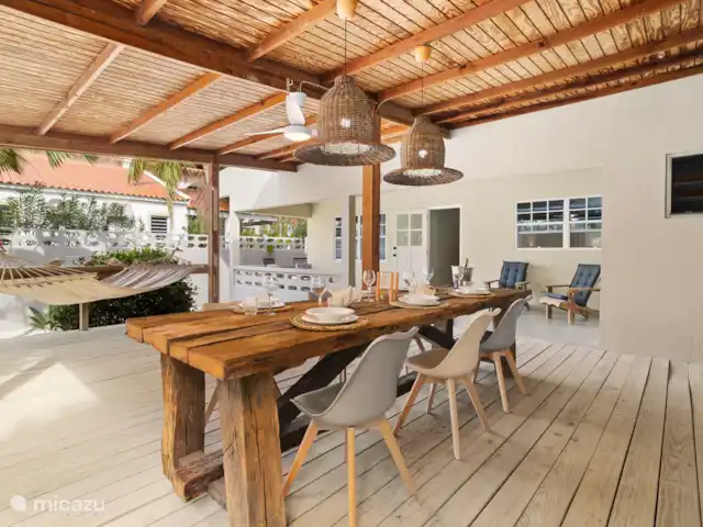 Kas Tres Sol | Bonaire, Bonaire, Belnem - maison de vacances Véranda avec table à manger attrayante et hamac
