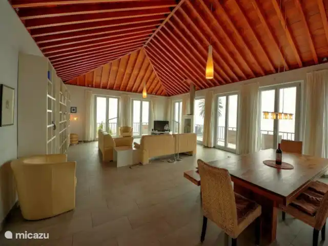 Villa Atlántico  en España, La Palma, Tijarafe - villa Desde la sala de estar se puede acceder al balcón desde donde se mira el mar.