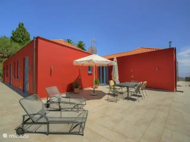 Villa Atlántico  en España, La Palma, Tijarafe - villa Equipado con hamacas y muebles de jardín con un alto grado de confort.