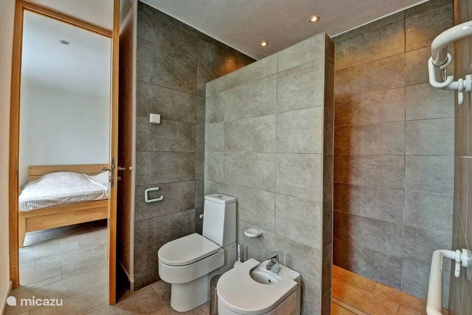 Vom Schlafzimmer aus zugänglich