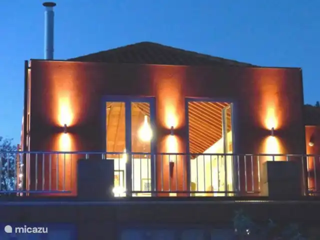 Villa Atlántico  en España, La Palma, Tijarafe - villa La iluminación del jardín crea ambiente por las noches.