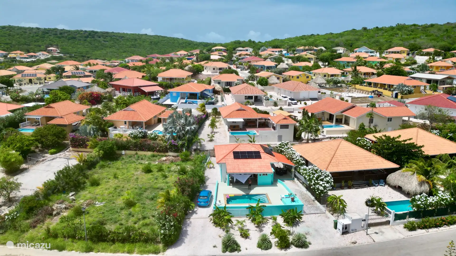 Uitzicht op het huis, aan de linkerkant het rustige tuinperceel
Foto: R. Gill