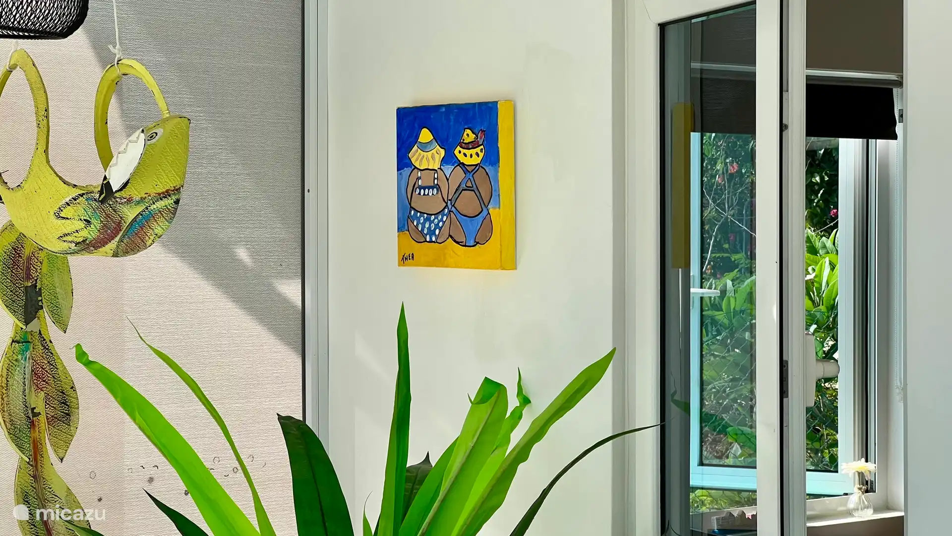 Met het raam open waait de wind aangenaam door het appartement.
Foto: R. Gill