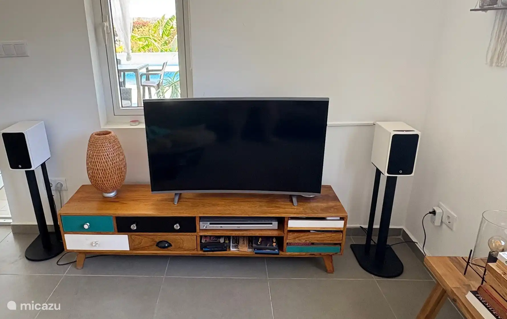 ... is uitgerust met moderne technologie.