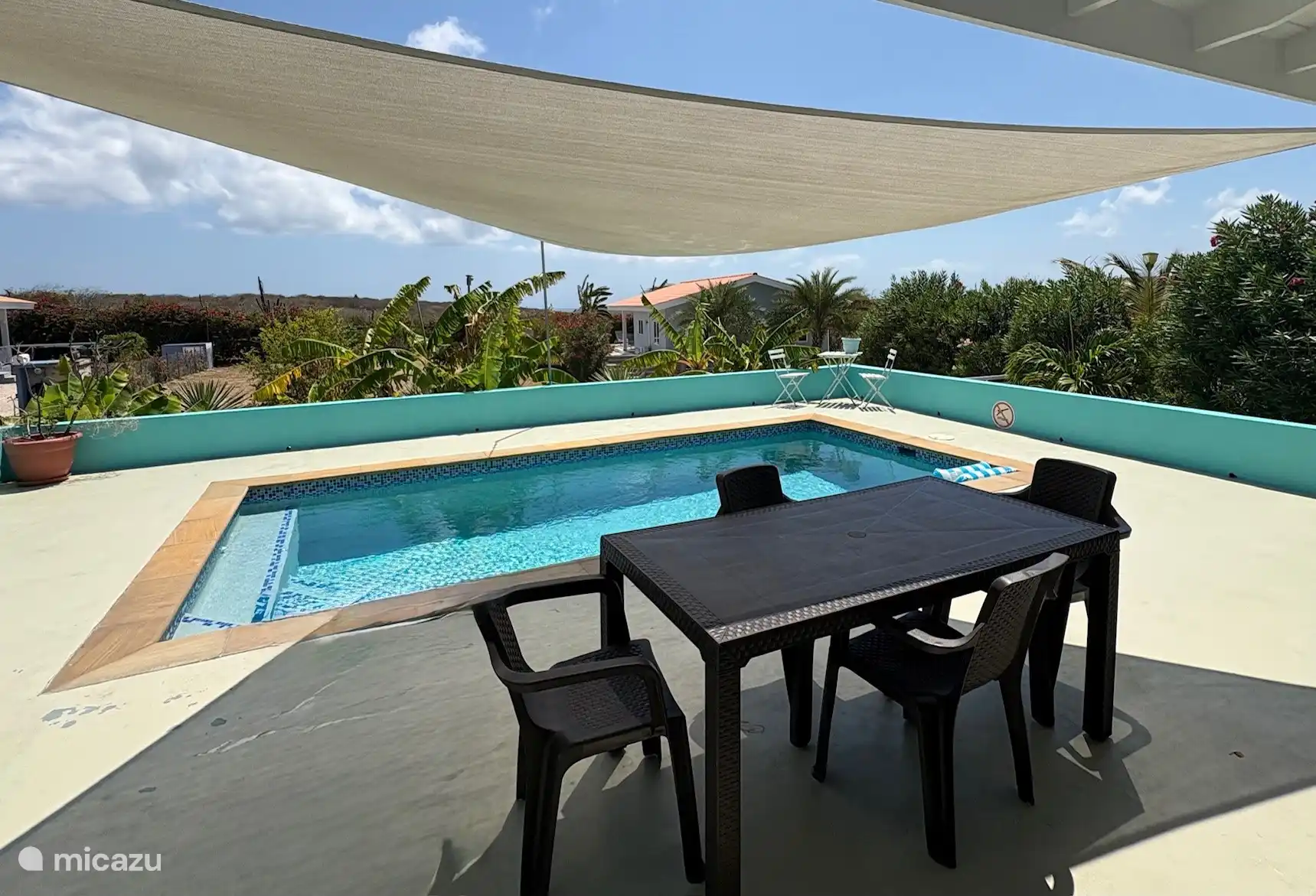 Vanaf het terras bij het zwembad heeft u een prachtig uitzicht 