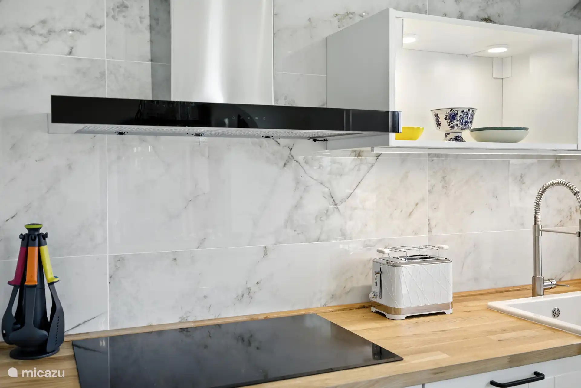 Küche mit allen erdenklichen Geräten 