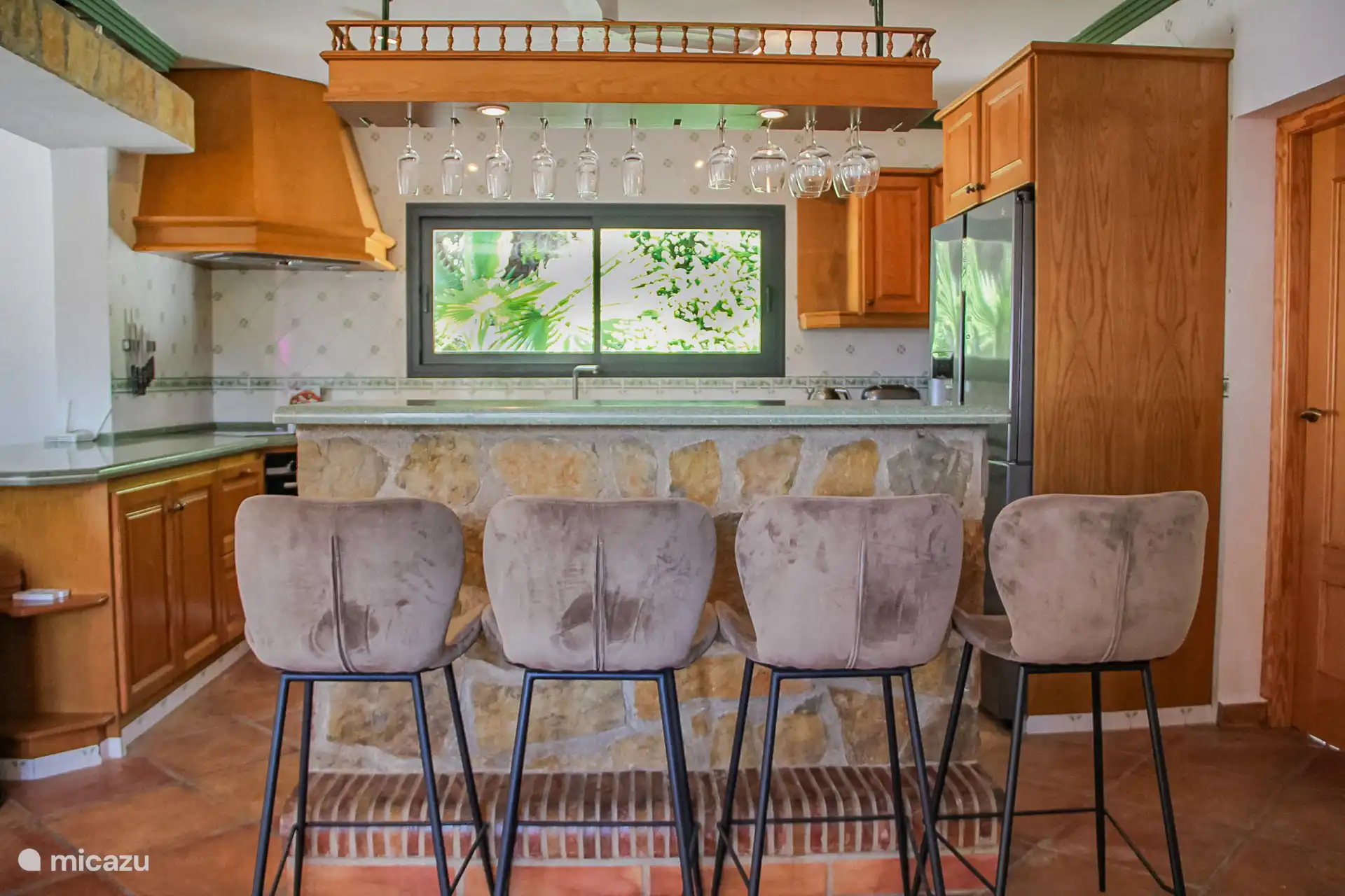 Bar mit Sitzgelegenheiten für 4 Personen