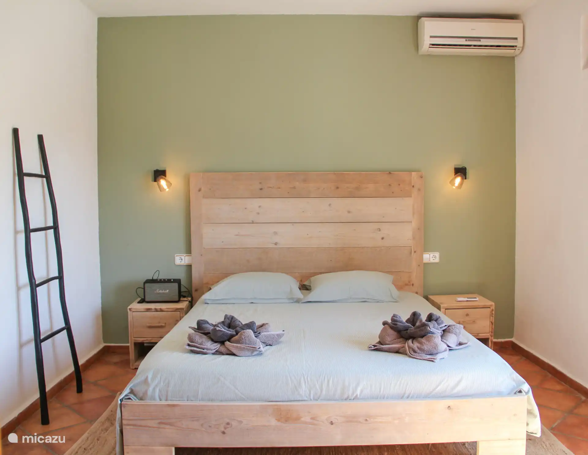 Schlafzimmer 2: 1 x Doppelbett (1,60x2,00cm).