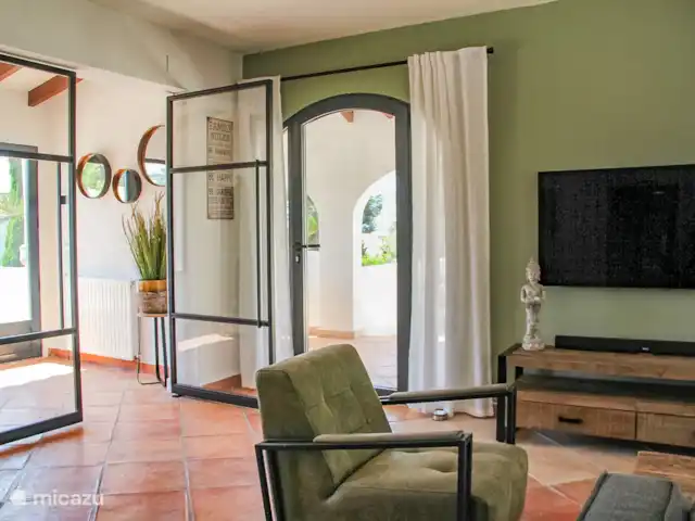 Casa Contenta en España, Costa Blanca, Moraira - villa Otra posibilidad es caminar alrededor de la casa desde el estacionamiento, para que pueda llegar al lado de la terraza de la casa sin tomar una escalera donde también puede ingresar a la casa.