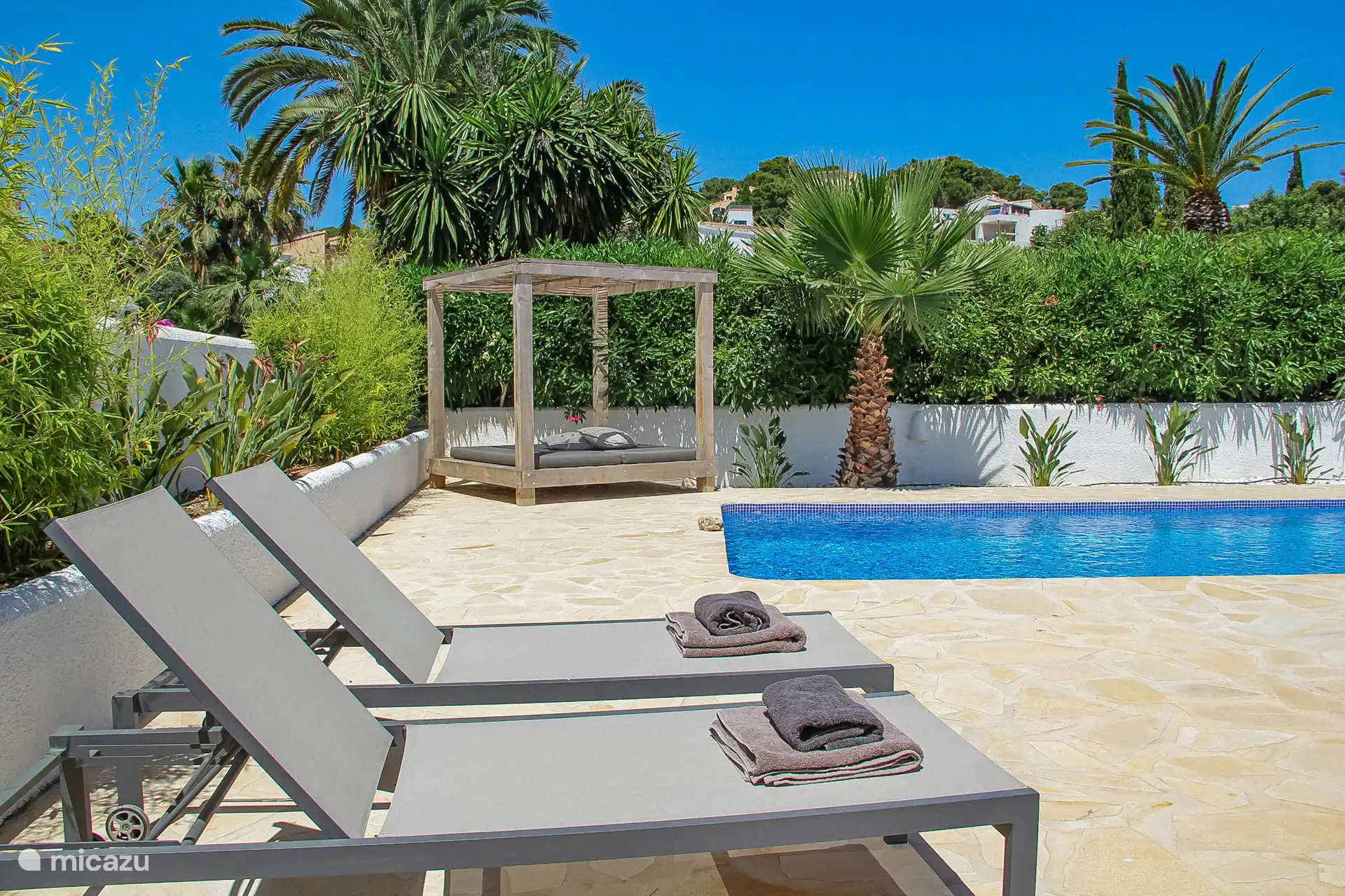 Ein schönes und gut eingerichtetes Ferienhaus in der Nähe (10 Minuten zu Fuß) der Strände, Geschäfte und Restaurants der gemütlichen Stadt Moraira.