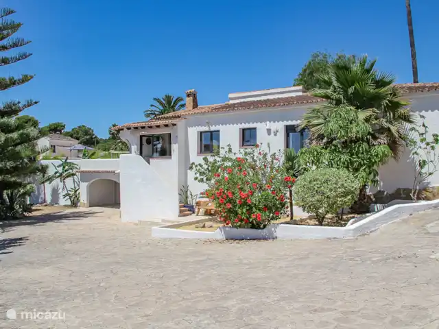 Casa Contenta en España, Costa Blanca, Moraira - villa Hay espacio para aparcar 6 coches.