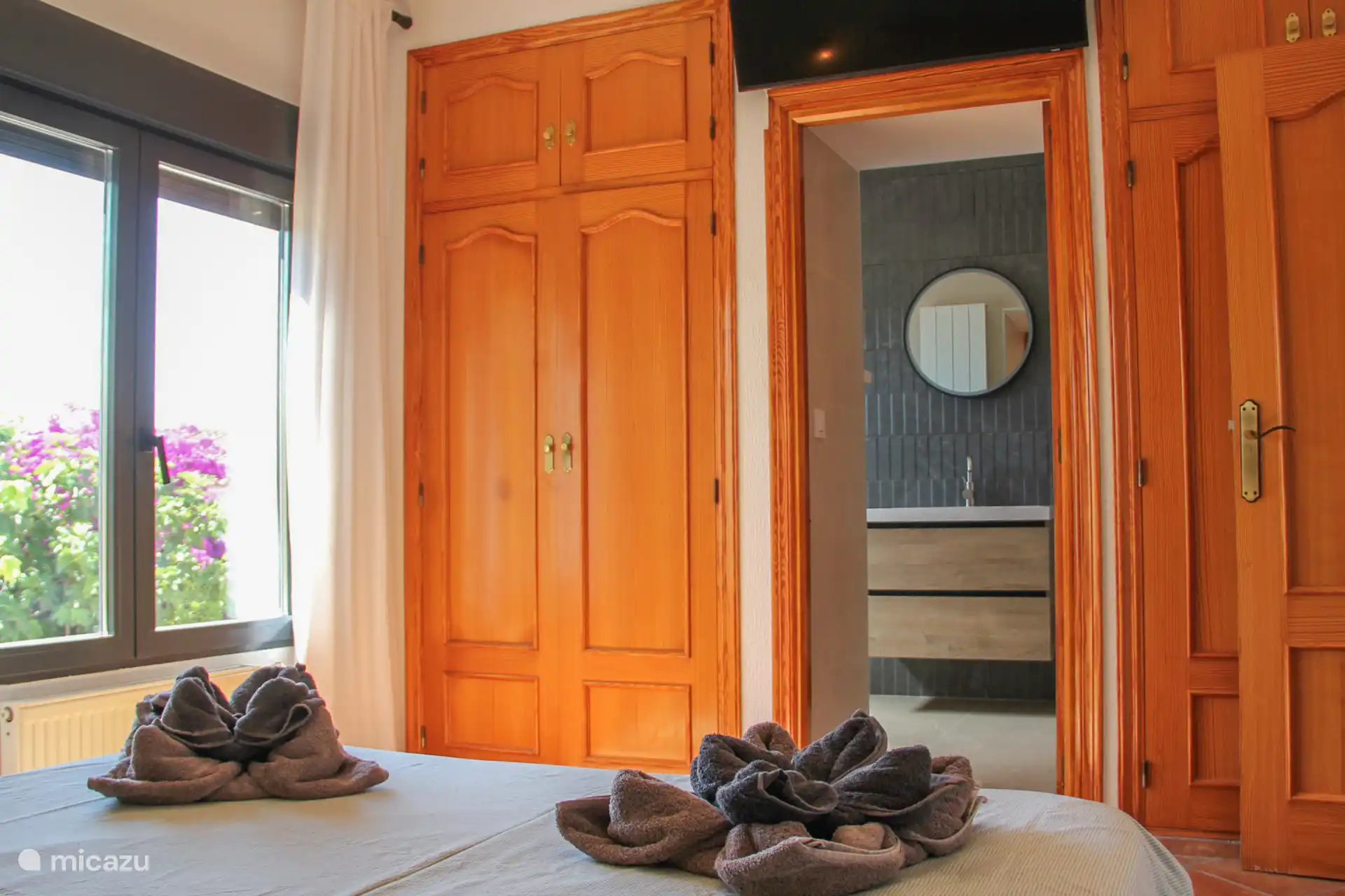 Ensuite mit Dusche und WC.