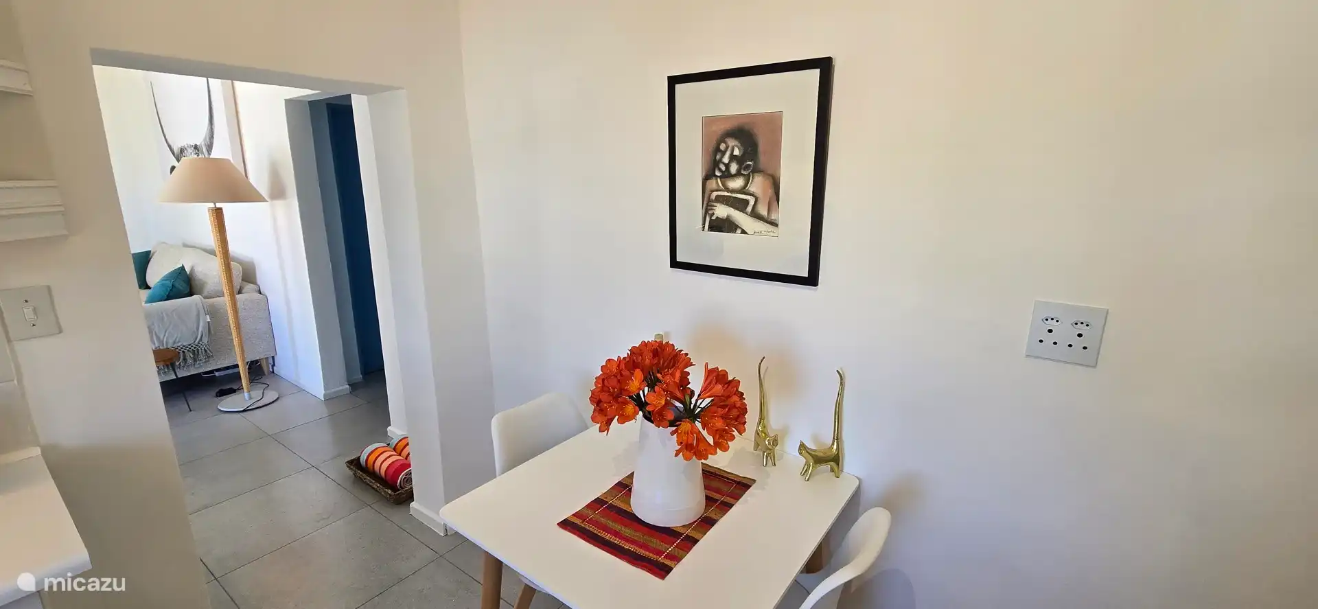 Genießen Sie ein schönes Frühstück oder trinken Sie eine Tasse Kaffee am Küchentisch