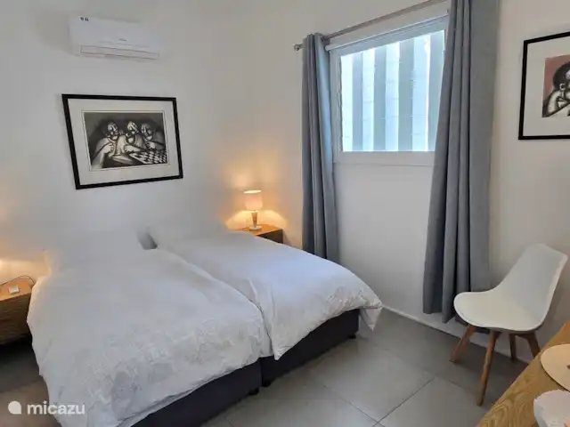 apartamento en Sudáfrica, Cabo Occidental, Somerset Oeste – El apartamento de vacaciones Lodge  Habitación doble atractivamente amueblada con aire acondicionado. Colchones y edredones separados 90x200cm