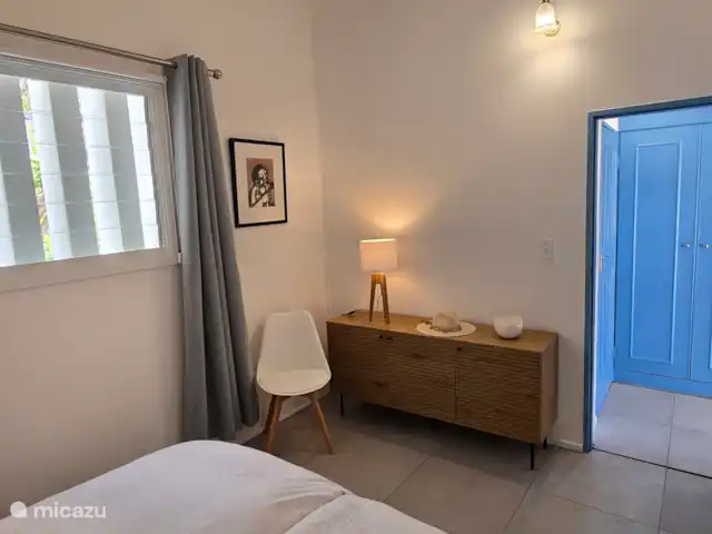 apartamento en Sudáfrica, Cabo Occidental, Somerset Oeste – El apartamento de vacaciones Lodge  Amplio dormitorio con mucho espacio de almacenamiento para tu ropa